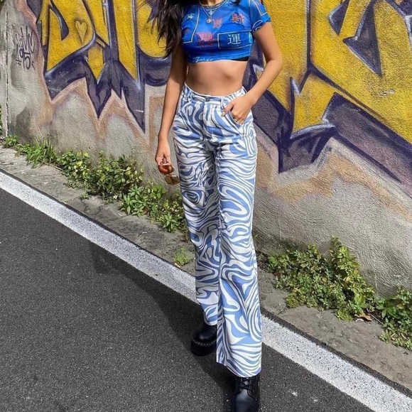 Trendy Pants in Small - Picture 3 of 3